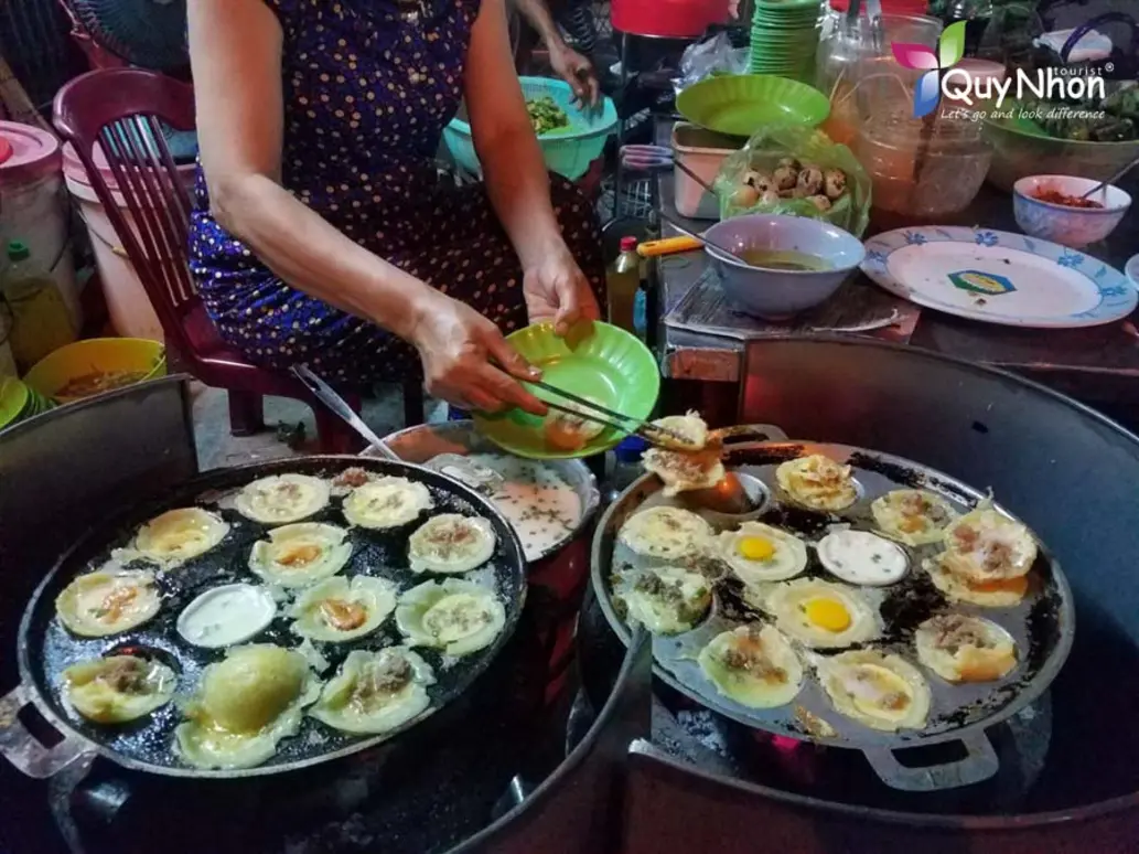 Ẩm thực và dịch vụ xung quanh Bãi Trứng Quy Nhơn