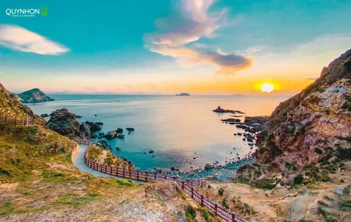 Eo Gió - nơi thiên nhiên hòa quyện cùng biển cả và núi non hùng vĩ. Tổng quan và thông tin về Eo Gió Quy Nhơn